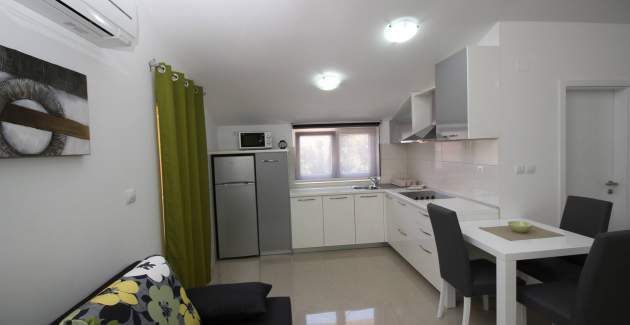 Appartamento Gorica 1 n.7 – con piscina, a 200 m dalla spiaggia