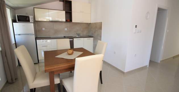 Appartamento Gorica 1 n.9 – con piscina, a 200 m dalla spiaggia