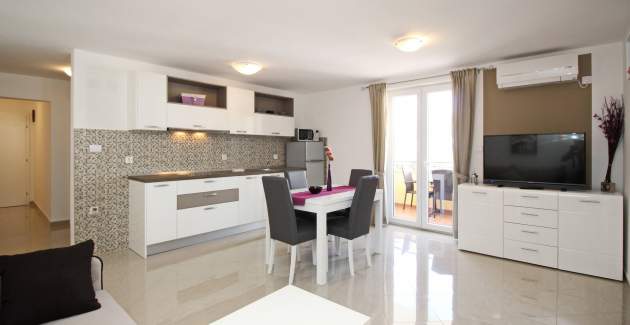 Appartamento Gorica 2 n.5 – con balcone e piscina