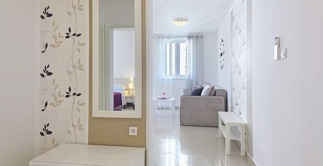 Apartment Gorica 2 No.5 - with Balcony and Pool