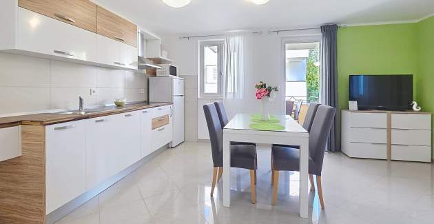 Apartment Gorica 2 No.6 - with Balcony and Pool