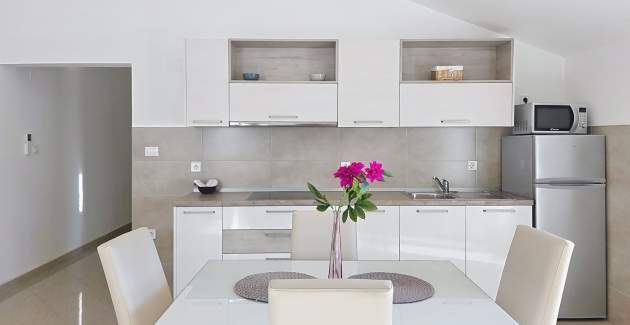 Apartment Gorica 2 Nr.8 – mit Balkon und Pool