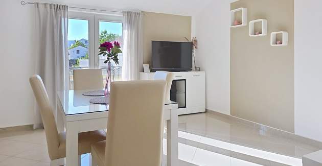 Apartment Gorica 2 Nr.8 – mit Balkon und Pool