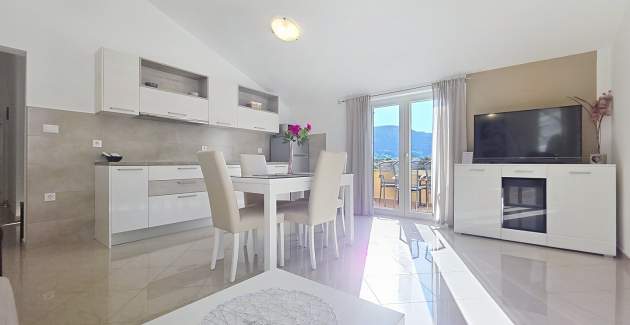 Apartment Gorica 2 Nr.8 – mit Balkon und Pool