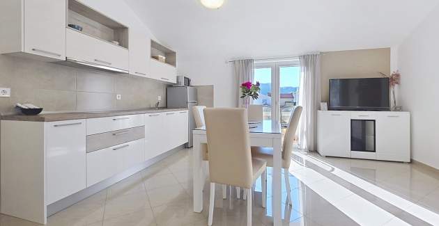 Apartment Gorica 2 Nr.8 – mit Balkon und Pool