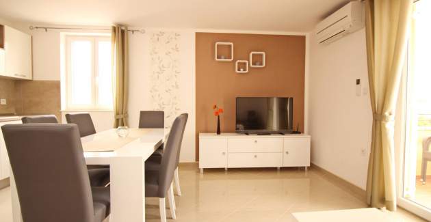 Apartman Gorica 2 br.4 – s balkonom i bazenom
