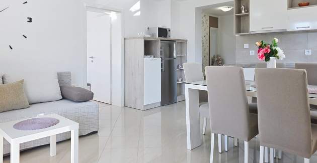 Apartment Gorica 2 Nr.4 – mit Balkon und Pool