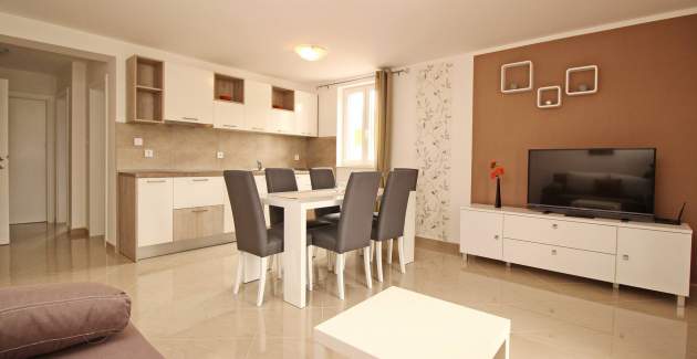 Apartman Gorica 2 br.4 – s balkonom i bazenom