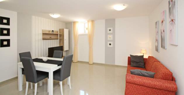Appartamento Gorica 2 n.10 – con piscina, a livello seminterrato