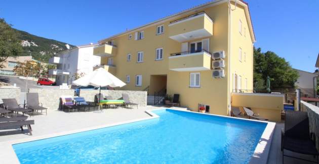 Monolocale Gorica 2 n.11 – con piscina, al piano seminterrato