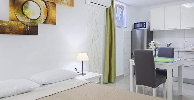 Studio Apartment Gorica 2 No.11 - with Pool, Underground level