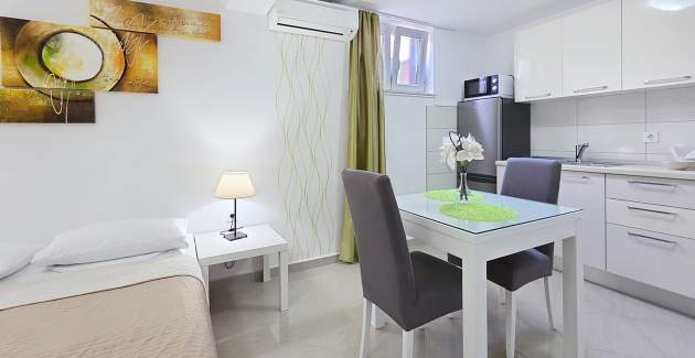 Studio Apartment Gorica 2 No.11 - with Pool, Underground level