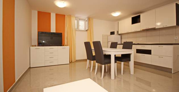 Appartamento Gorica 2 n.12 – con piscina, a livello seminterrato