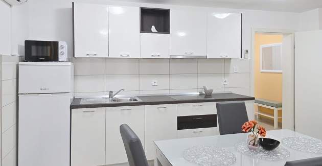 Appartamento Gorica 2 n.12 – con piscina, a livello seminterrato