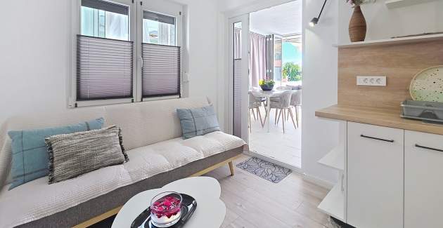 Apartman Karamarko – s velikim balkonom