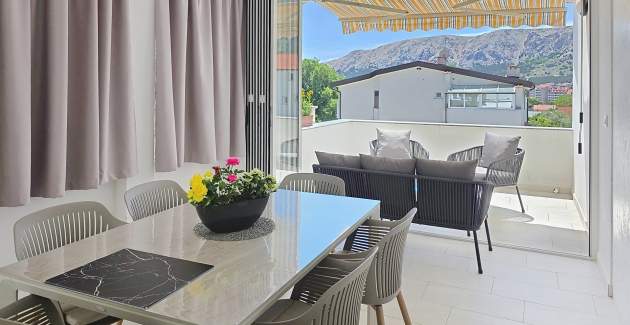 Apartman Karamarko – s velikim balkonom