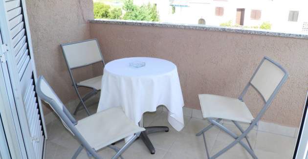 Appartamento standard Klaric Prvić – a 200 m dalla spiaggia, con balcone