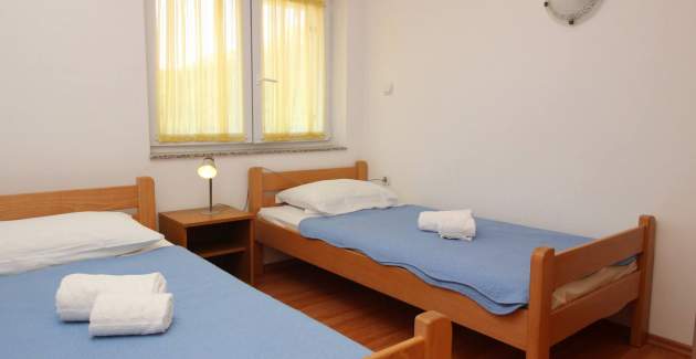 Appartamento Knezevic – con balcone e parcheggio