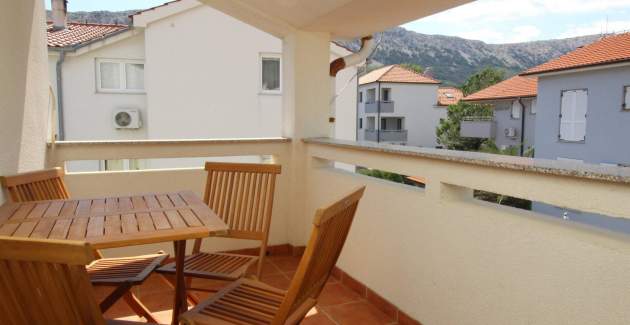 Appartamento Knezevic – con balcone e parcheggio