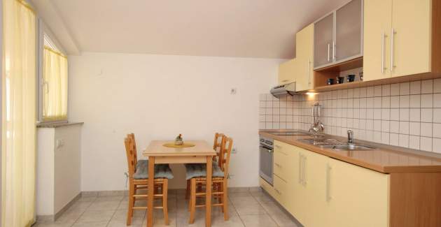 Appartamento Knezevic – con balcone e parcheggio
