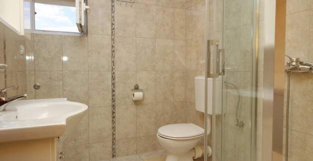 Appartamento Knezevic – con balcone e parcheggio