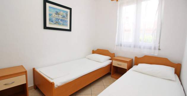 Appartamento Lovincic No.1 – con terrazza, a 200 m dalla spiaggia
