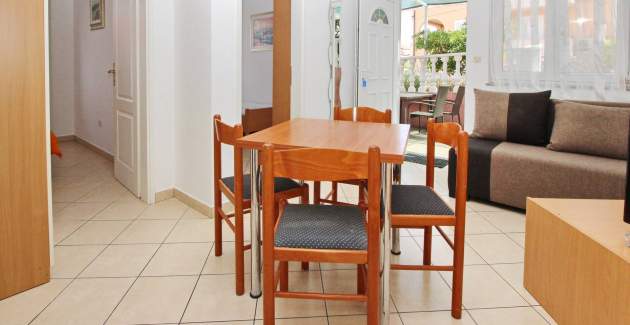 Appartamento Lovincic No.1 – con terrazza, a 200 m dalla spiaggia