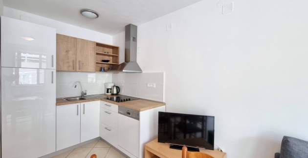 Appartamento Lovinci No.3 – con terrazza, a 200 m dalla spiaggia