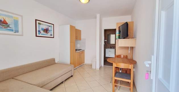 Monolocale Lovincic No.4 – con terrazza, a 200 m dalla spiaggia