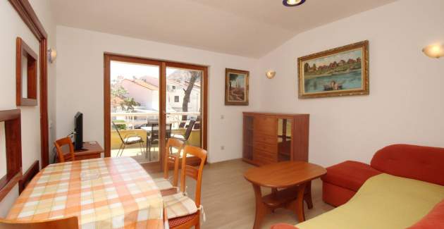 Appartamento Mrkus brdo - con balcone, vicino alla spiaggia