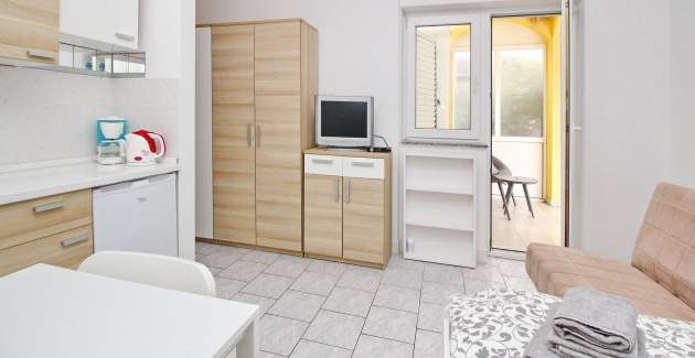 Studio Apartment Rozman Beach - near the Beach, with Terrace