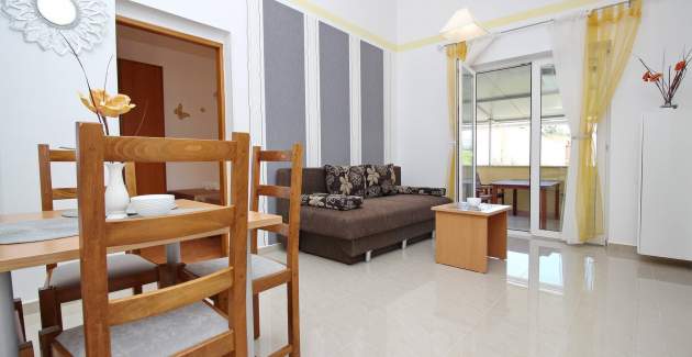 Appartamento Zarok Beach Holiday A4 - vicino alla spiaggia, con balcone