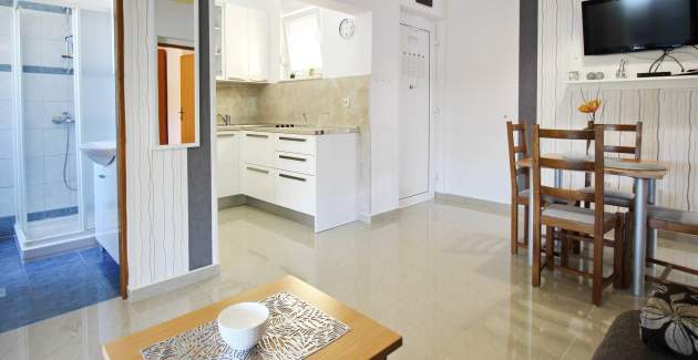 Appartamento Zarok Beach Holiday A4 - vicino alla spiaggia, con balcone
