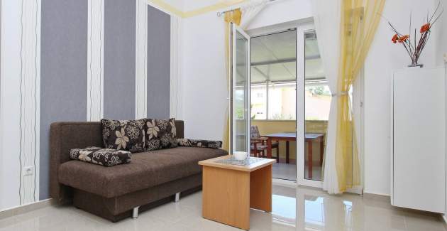 Appartamento Zarok Beach Holiday A4 - vicino alla spiaggia, con balcone