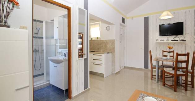 Appartamento Zarok Beach Holiday A4 - vicino alla spiaggia, con balcone