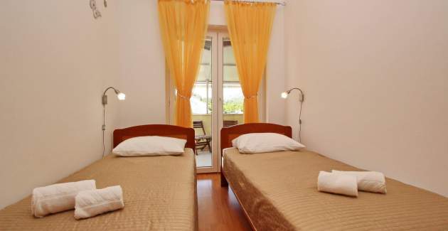 Appartamento Zarok Beach Holiday A4 - vicino alla spiaggia, con balcone
