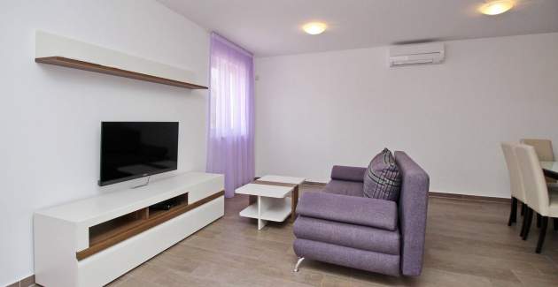 Appartamento Smojver n. 4 - confortevole, con balcone