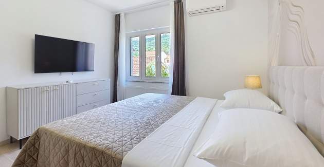 Modern apartment Gabrijela for 4 persons - with Balcony, 450 m from the Beach