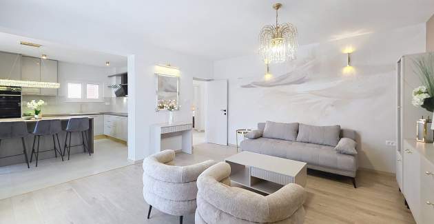 Modern apartment Gabrijela for 4 persons - with Balcony, 450 m from the Beach