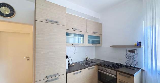 Appartamento Starčević - Filipović con cortile e barbecue, a 150 m dalla spiaggia