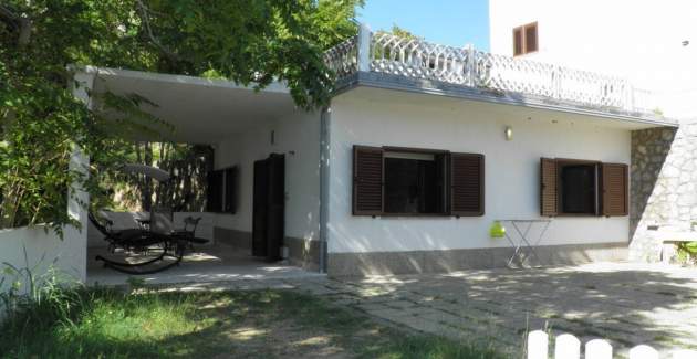 Appartamento Starčević-Filipović con cortile e barbecue, a 150 m dalla spiaggia