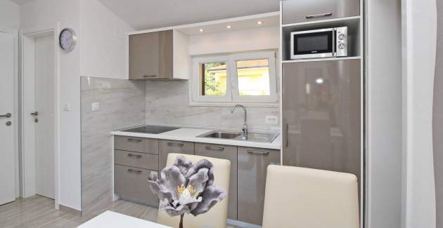 Incantevole Appartamento Sunshine n.5 – con balcone, a 300 m dalla spiaggia