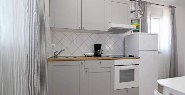 Apartment Lavanda No.1 - by the Sea, with Sea View