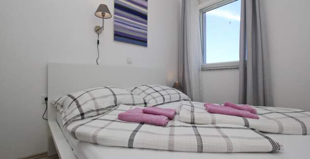 Apartment Lavanda No.1 - by the Sea, with Sea View