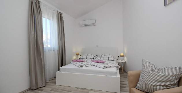Apartment Lavanda No.1 - by the Sea, with Sea View