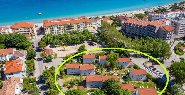Complesso di appartamenti Villas Corinthia 2 - Posizione eccellente, a 100 metri dalla spiaggia, imm