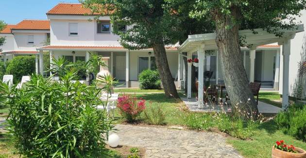 Apartment complex Villas Corinthia 4 - Top Location, 100m from the Beach, surrounded by Greenery