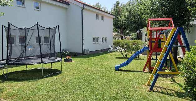 Apartment complex Villas Corinthia 8 - Top Location, 100m from the Beach, surrounded by Greenery