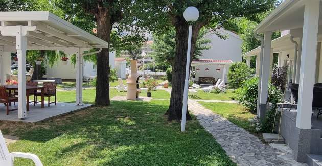 Apartment complex Villas Corinthia 11 - Top Location, 100m from the Beach, surrounded by Greenery