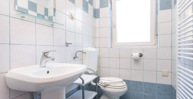 Apartman Mrakovčić br. 1 - s terasom, 350 m od plaže